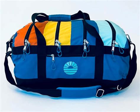 travel duffel bag with compartments